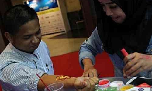 Tampil Keren Dengan Tattoo Gratis di Booth Federal Oil