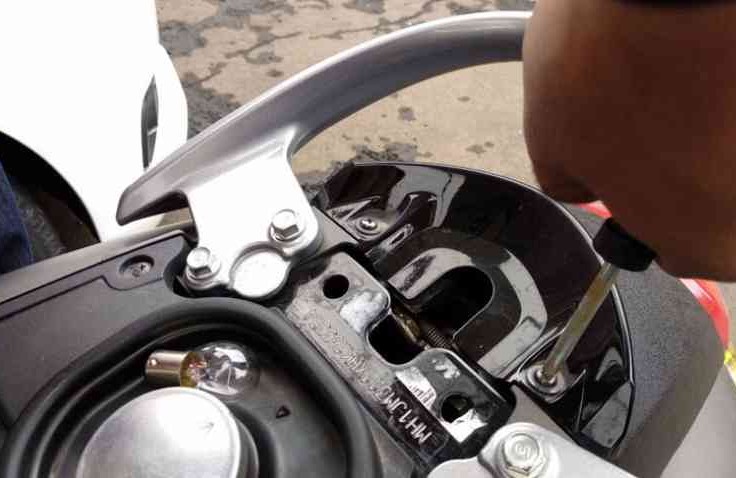 Lampu Belakang Honda Scoopy Mati, Cara Gantinya Gampang Banget