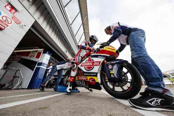 Moto2 Silverstone, Jorge Navarro Kuasai Lintasan Kering