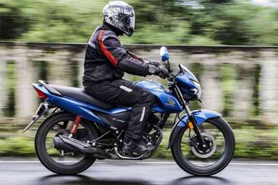Tips Supaya Aman Saat Mengendarai Motor