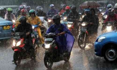 Tips Merawat Motor Matik di Musim Hujan