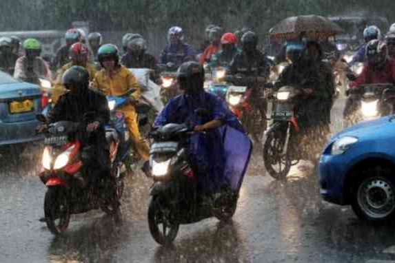 Tips Merawat Motor Matik di Musim Hujan