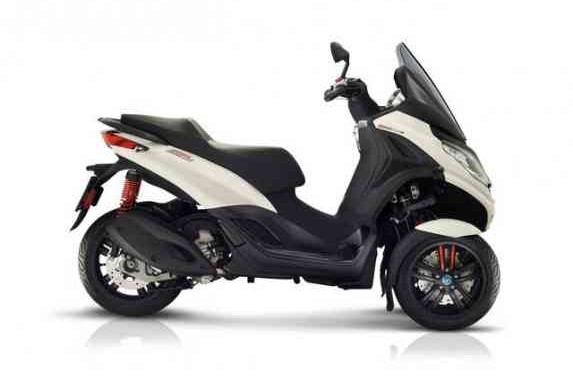 Piaggio MP3 300 hpe Motor Tiga Roda yang Lincah dan Agresif