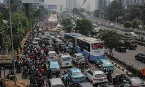 Tips Berkendara Aman Saat Macet