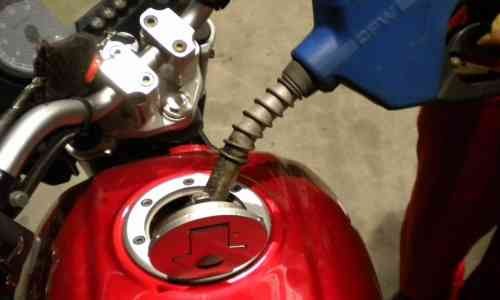 Benarkah Sering Ganti Bahan Bakar Bisa Bikin Motor Cepat Rusak ?