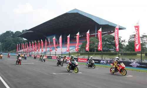 Bikers Honda Uji Kemampuan Balap di CBR Race Day 2018