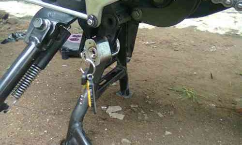 Apa Sih Fungsi Standar Samping dan Tengah Pada Sepeda Motor ?