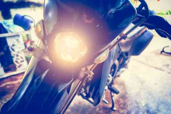 Kamu Harus Tahu Kenapa Lampu Motor Harus Menyala Siang Hari