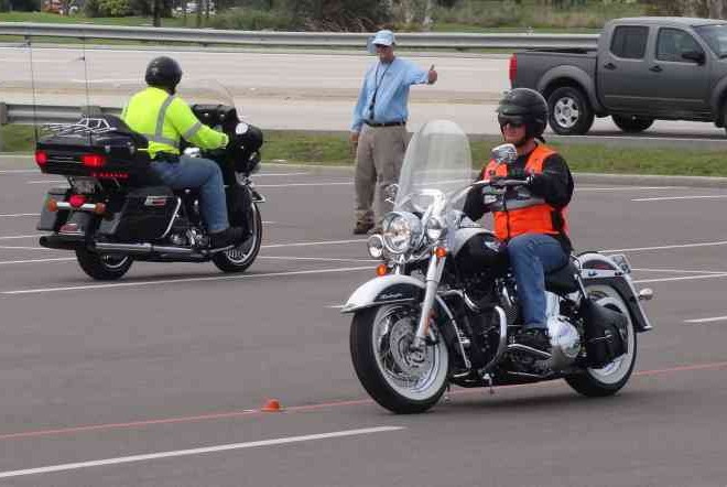 Tips Safety Riding, Cara Aman Saat Akan Berkendara