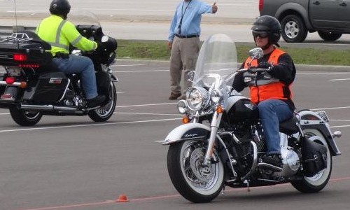 Tips Safety Riding, Begini Cara Aman Saat Akan Berkendara