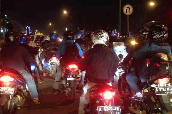 Tips Mudik Malam Hari Naik Motor, Begini Caranya Biar Aman