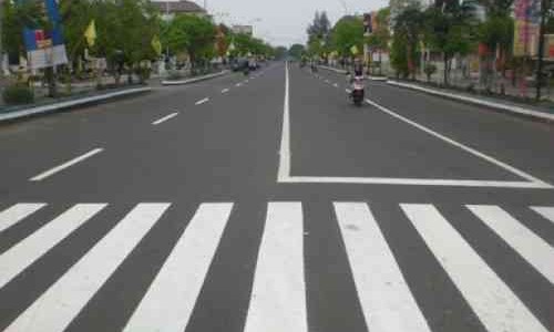 Mengenal Arti Warna Garis Putih di Jalan Raya