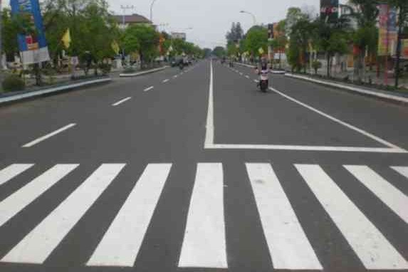 Mengenal Arti Warna Garis Putih di Jalan Raya
