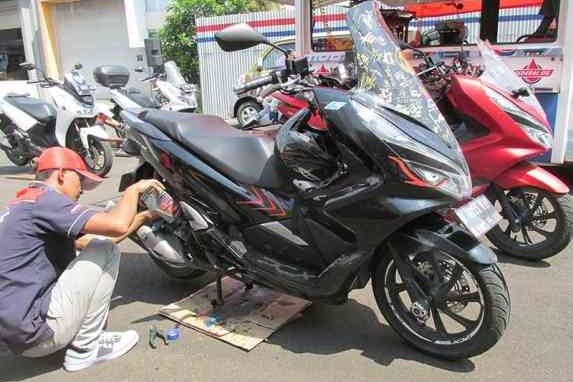 Ini Bahaya Jika Motor Matic Injeksi Kamu Sering Kehabisan Bensin