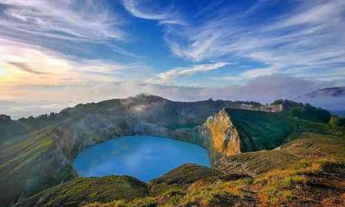 Menikmati Keindahan Alam Danau Kelimutu