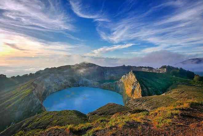 Menikmati Keindahan Alam Danau Kelimutu
