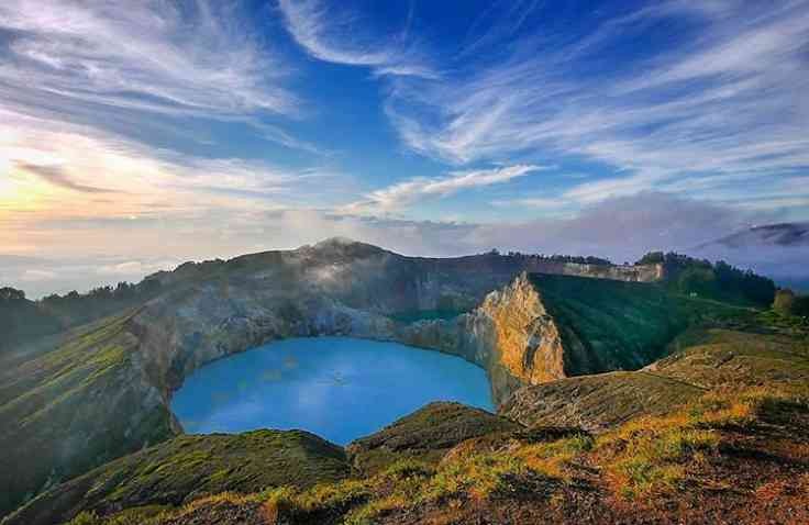 Menikmati Keindahan Alam Danau Kelimutu