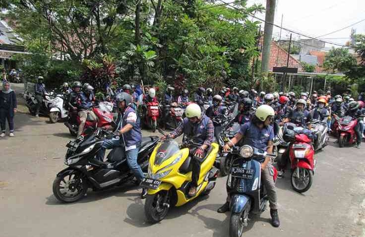 Naik Motor Paki Sandal Tidak Dilarang, Tapi Lebih Baik Pakai Sepatu