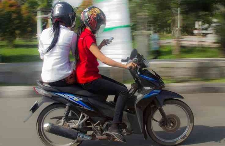 Perilaku Buruk Pengendara Motor Yang Membahayakan Orang Lain