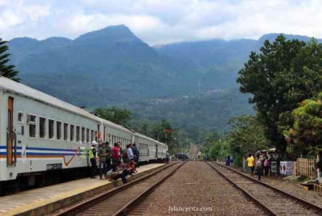 Rekomendasi Tempat Wisata Yang Bisa Dijangkau Dengan Kereta Api
