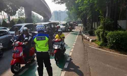 Pengendara Motor Yang Lewat Jalur Sepeda Bakal Ditilang