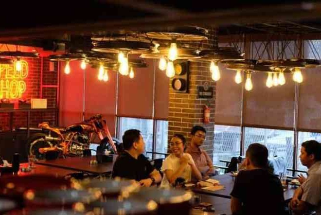 Cafe Bernuansa Otomotif Ini Bisa Jadi Solusi Kumpul Bareng Teman Komunitas Kamu