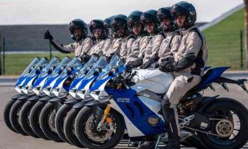 Polisi Abu Dhabi Pakai Motor Ducati Panigale V4 Buat Dinas