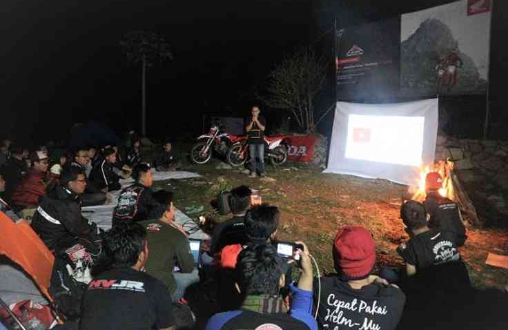 Komunitas Motor Honda Ngecamp Sambil Bejalar Jadi Jurnalis
