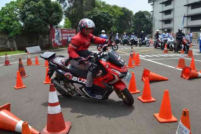 Awal Tahun Wahana Semangat Sadarkan Berkendara Aman 
