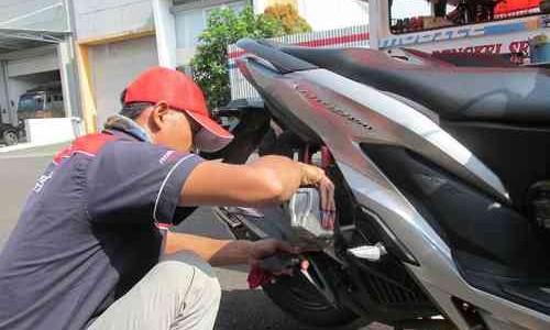 Mau Ganti Oli Sendiri,  Begini Caranya Feders