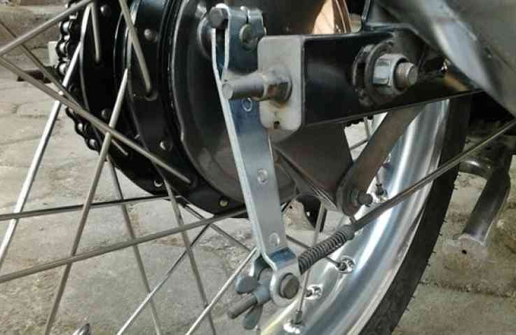 Motor Kamu Masih Pakai Rem Tromol, Begini Cara Setting Jarak Bebas Rem Teromol