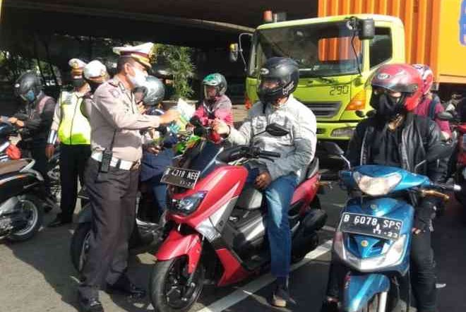 Wahana Honda Ajak Pengendara Motor Tertib Dan Gunakan Masker Selama PSBB