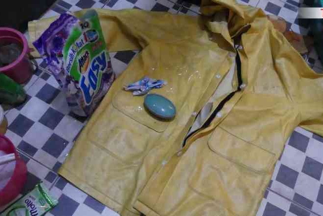 Mau Mencuci Jas Hujan ? Tapi Ada Perlakuan Khusus Yang Harus Kamu Lakukan