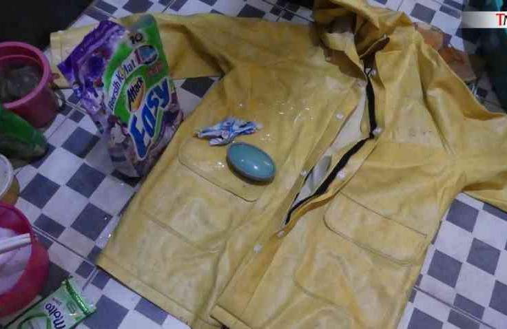 Mau Mencuci Jas Hujan ? Tapi Ada Perlakuan Khusus Yang Harus Kamu Lakukan