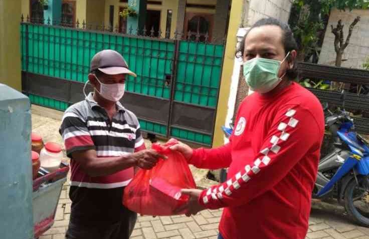 Forwot Dan Forbitas Berikan Bantuan Sembako Untuk Masyarakat Terdampak Covid-19