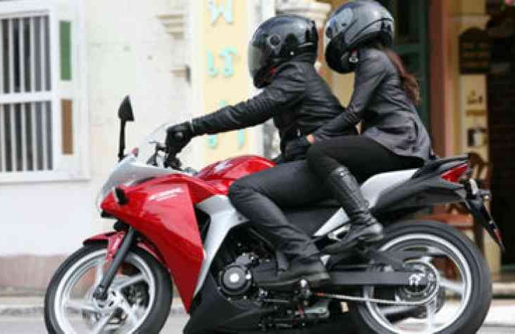 Cara Aman Boncengan Dengan Motor Sport