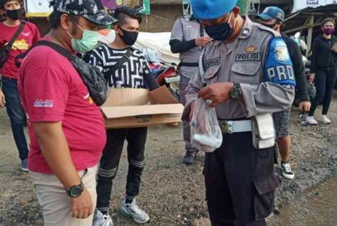 Komunitas Honda CBR Tangerang Bagi-bagi Masker