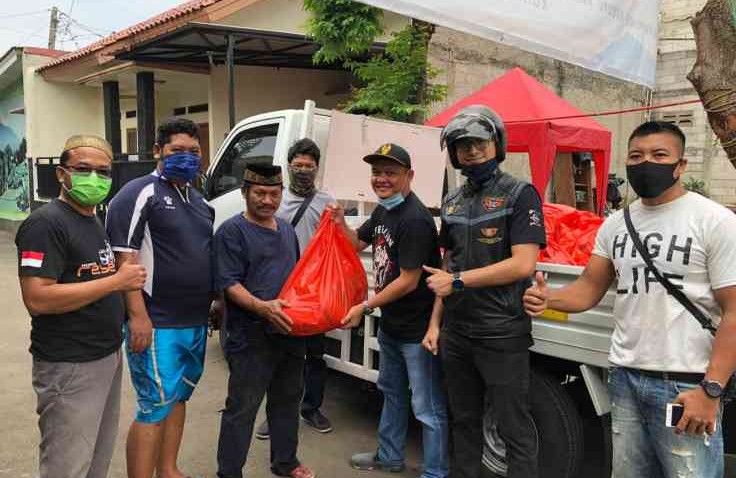 Komunitas Rebel Owner Community Bagikan Sembako Untuk Warga Terdampak Corona