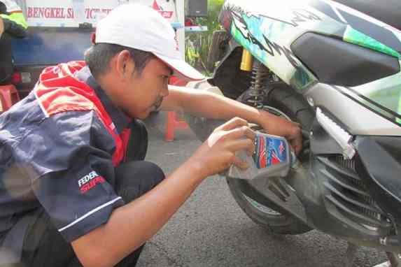 Yang Boleh Dan Tidak Boleh Dilakukan Saat Kamu Ganti Oli Mesin