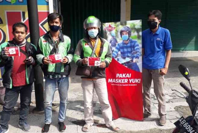 Bersama Lawan Virus Corona, Federal Oil Bagikan Ribuan Masker Kepada Konsumen