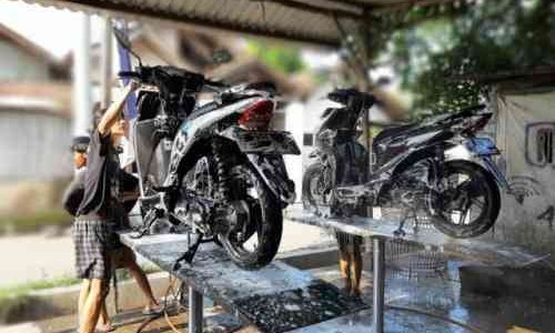 Cara Mencuci Motor  Supaya Tidak Merusak Cat Bodi Motor