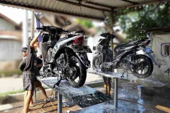 Cara Mencuci Motor  Supaya Tidak Merusak Cat Bodi Motor