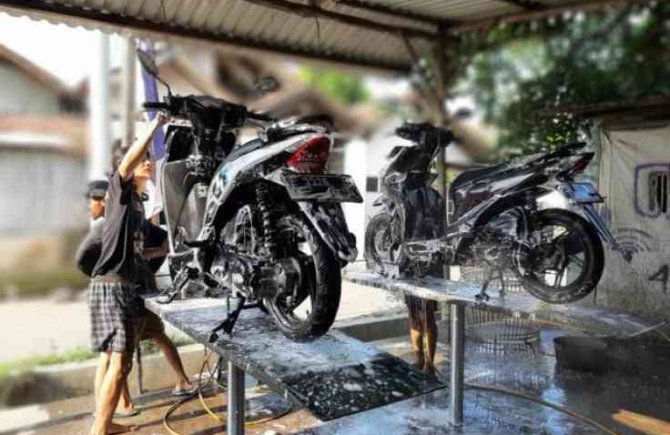 Cara Mencuci Motor  Supaya Tidak Merusak Cat Bodi Motor