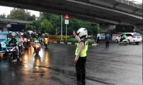 Ini Alasan Lampu Motor Harus Menyala Siang Hari