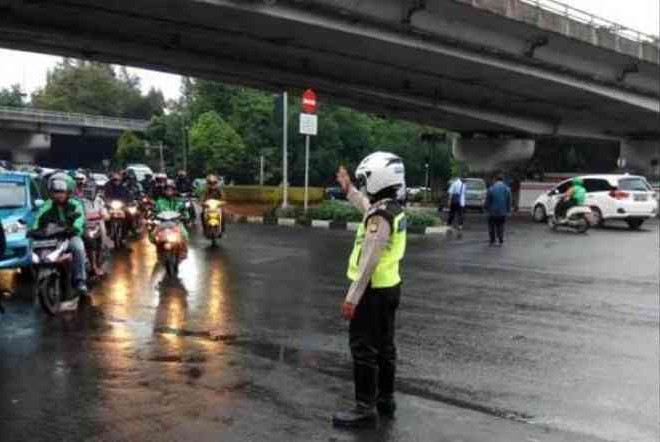 Ini Alasan Lampu Motor Harus Menyala Siang Hari