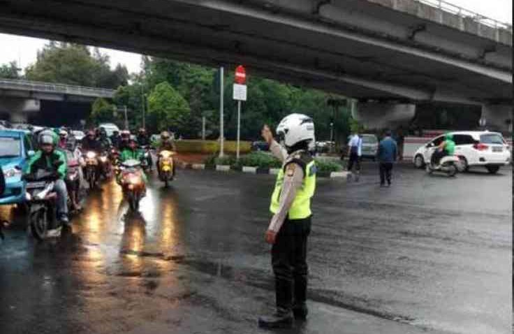 Ini Alasan Lampu Motor Harus Menyala Siang Hari