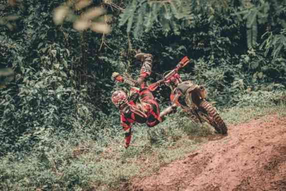 Mau Main Adventure Jangan Asal, Persiapkan Perlengkapannya