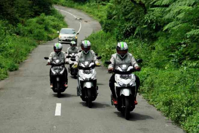 Posisi Yang Benar Berkendara  Motor Matik
