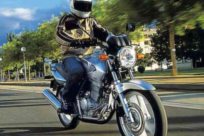Pentingnya Memakai Helm Saat Berkendara Motor