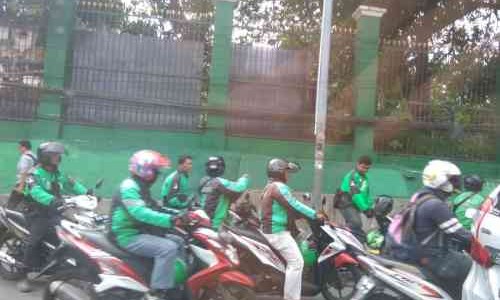 Jangan Ditiru, Perilaku Buruk Pengendara Motor Yang Membahayakan Orang Lain